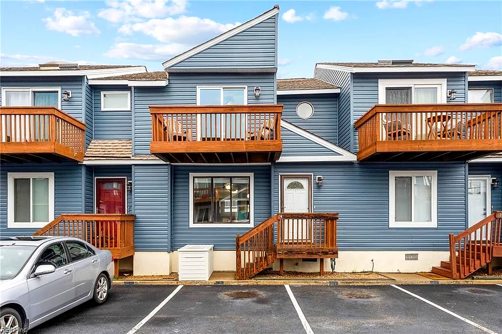 521 W Ocean View AVE #C, Norfolk — 2 bed Residential, 1,290 sqft