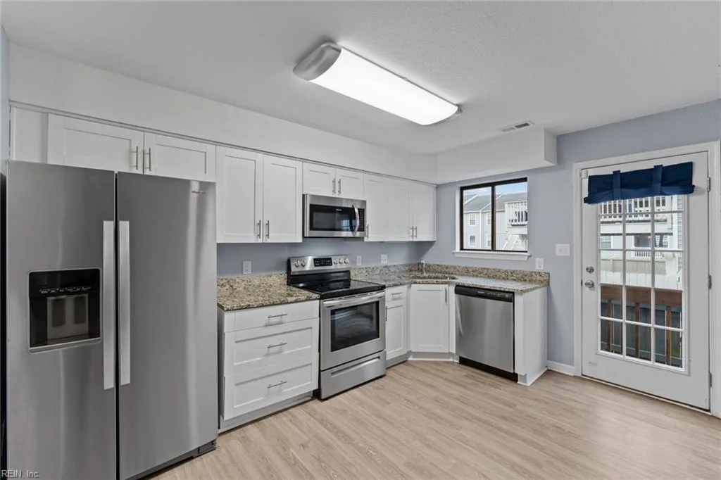 521 W Ocean View AVE #C, NORFOLK VA 23503 - Photo 3