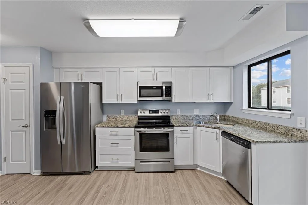 521 W Ocean View AVE #C, NORFOLK VA 23503 - Photo 4
