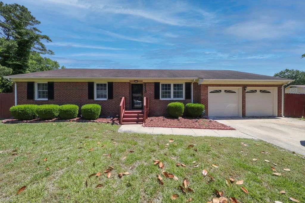2113 Hollins CT, CHESAPEAKE VA 23320 - Photo 2