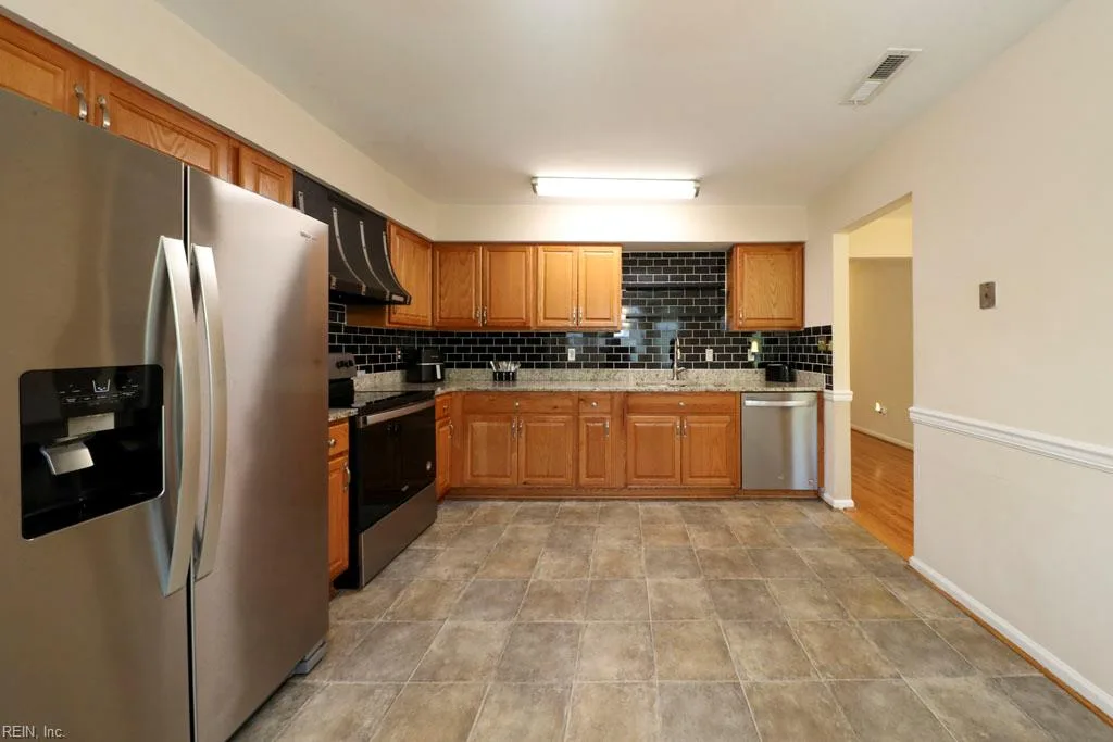 2113 Hollins CT, CHESAPEAKE VA 23320 - Photo 4