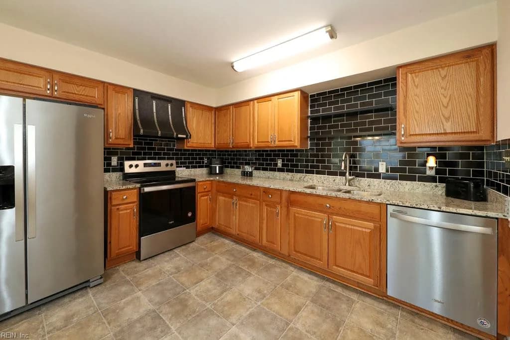 2113 Hollins CT, CHESAPEAKE VA 23320 - Photo 5