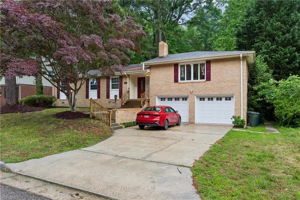70 Sweetbriar DR, NEWPORTNEWS VA 23606 - Main photo