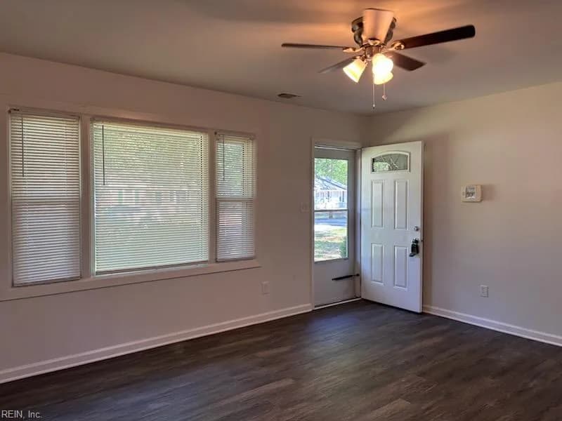 121 Pine Grove AVE, HAMPTON VA 23669 - Photo 3