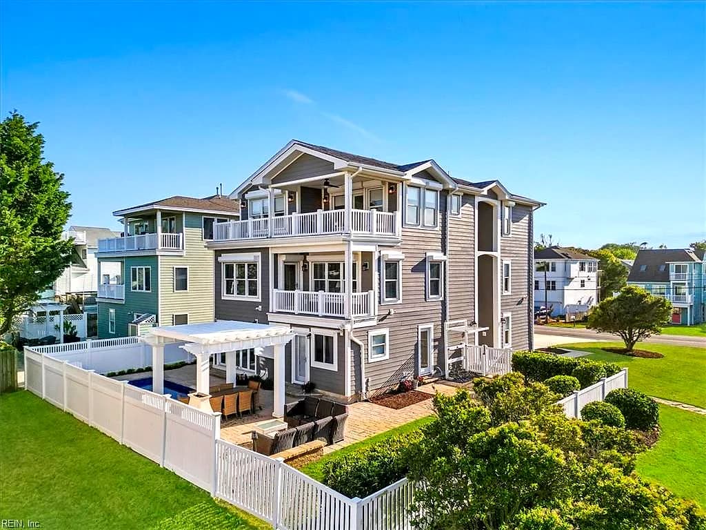205 Aqua LN, VIRGINIA BEACH VA 23451 - Main photo