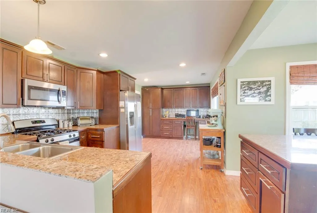 1060 Guest DR, VIRGINIABEACH VA 23454 - Photo 5