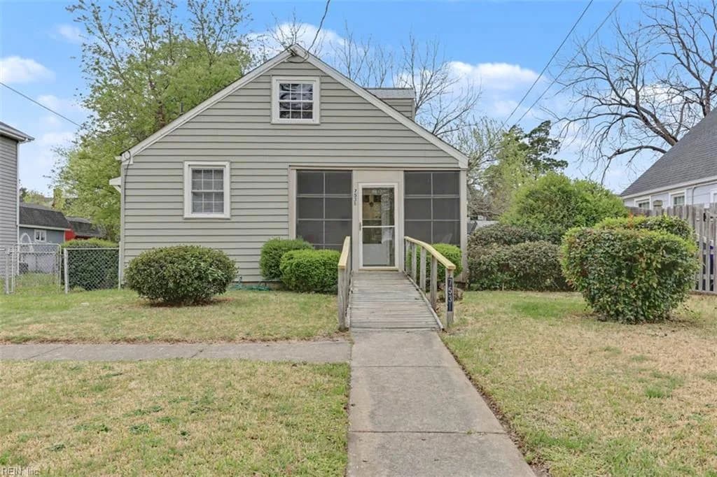 7531 Yorktown DR, NORFOLK VA 23505 - Photo 2