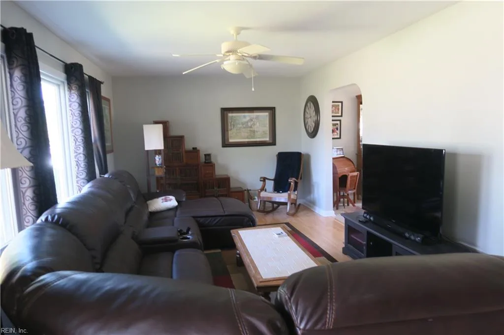 4633 Crown Point LN, VIRGINIABEACH VA 23462 - Photo 4