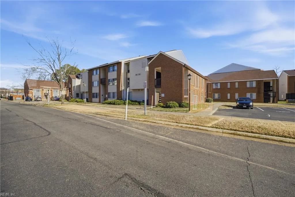 109 Hampton Club DR #3, HAMPTON VA 23666 - Photo 3