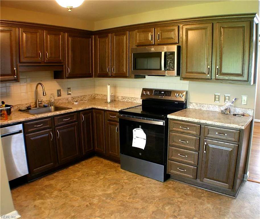 425 Keith CT, Chesapeake — 3 bed Residential, 1,110 sqft