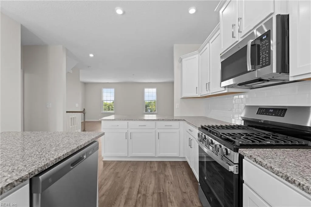 176 Freeman DR, HAMPTON VA 23666 - Photo 5
