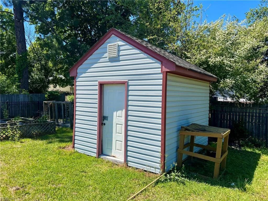 119 Admiral CT, HAMPTON VA 23669 - Photo 4