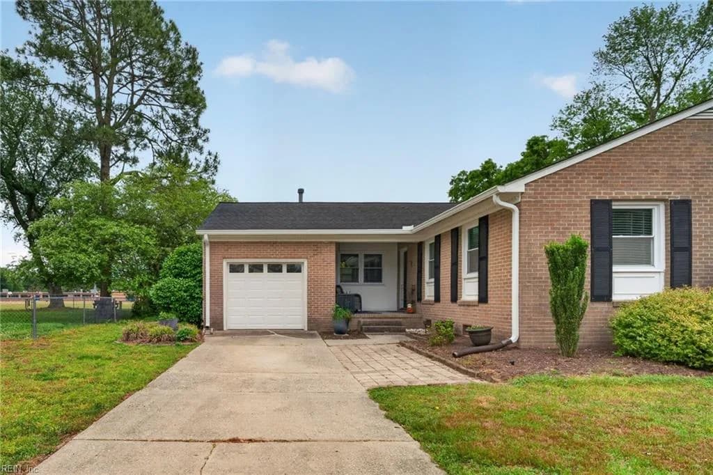 108 Schooner DR, NEWPORTNEWS VA 23602 - Photo 3