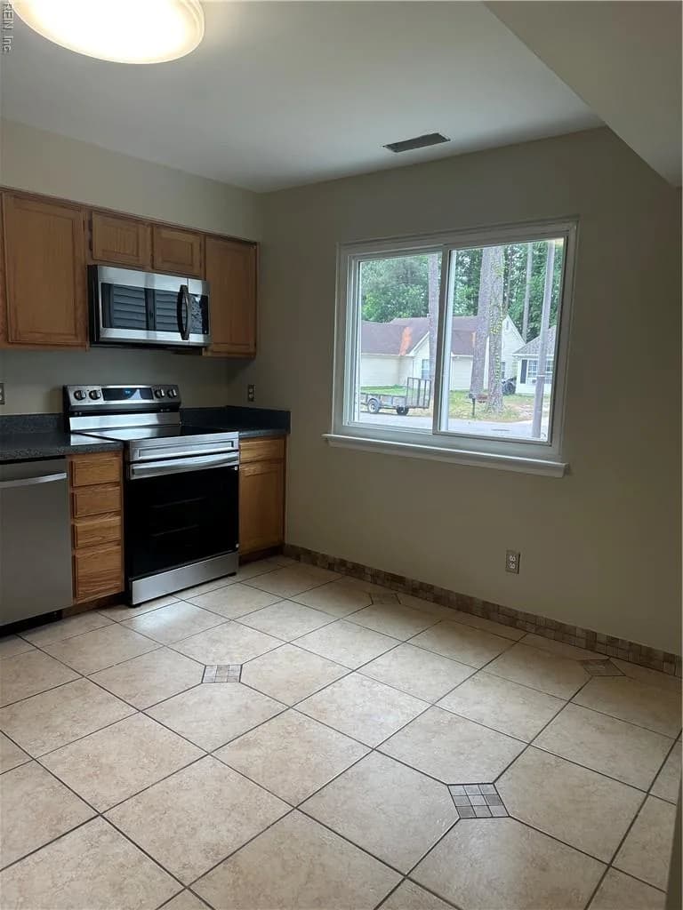 730 Lincoln AVE, VIRGINIABEACH VA 23452 - Photo 5