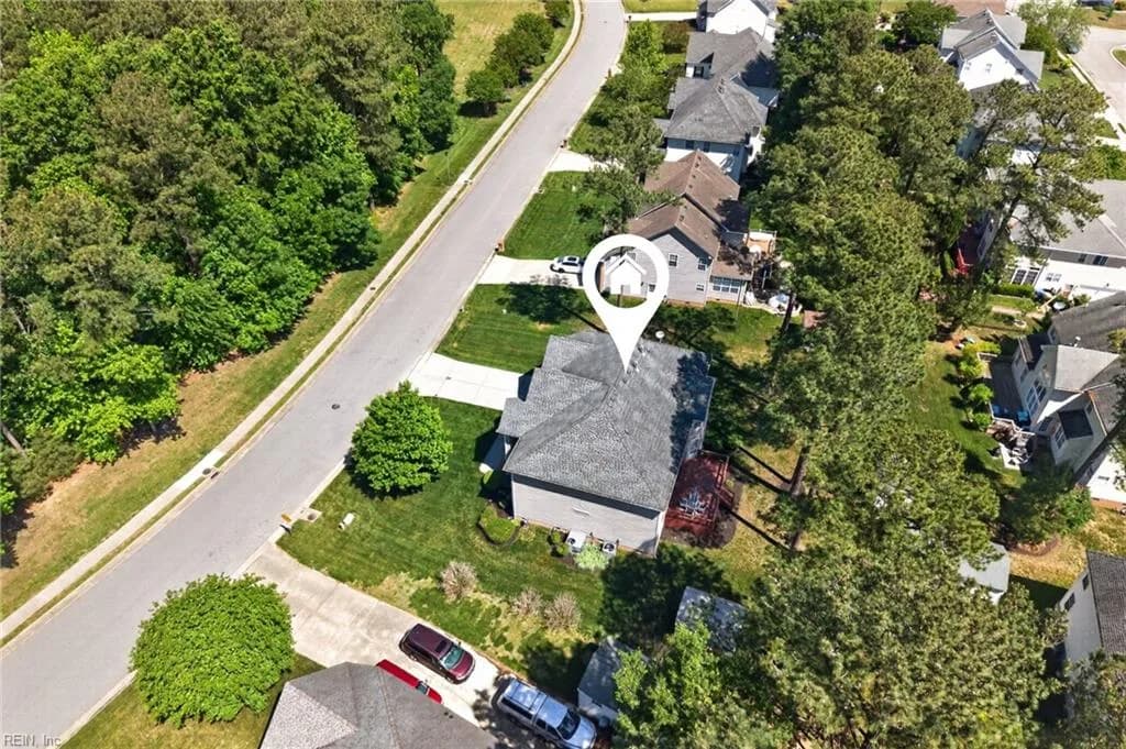 304 Wellington CIR, SMITHFIELD VA 23430 - Photo 4