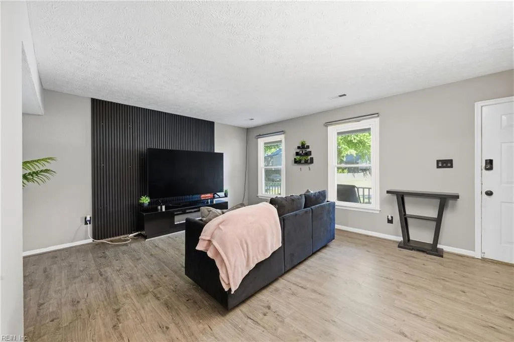 72 Ireland ST, HAMPTON VA 23663 - Photo 5