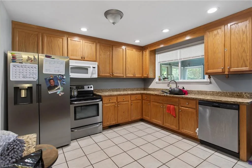 215 Riverside DR, PORTSMOUTH VA 23707 - Photo 5