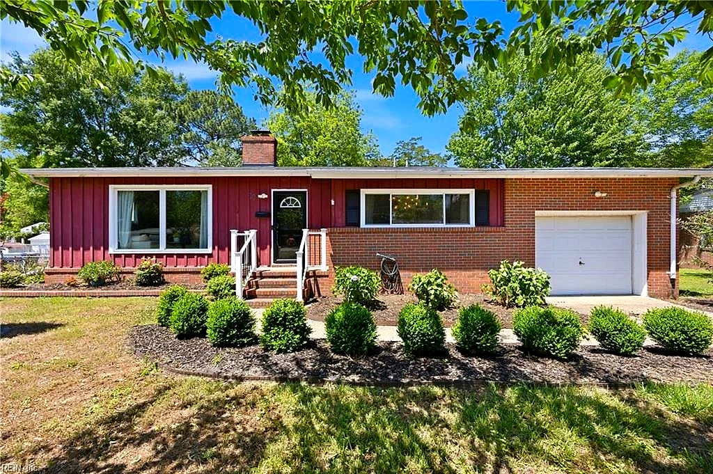 10 Barron DR, Newport News — 4 bed Residential, 2,056 sqft