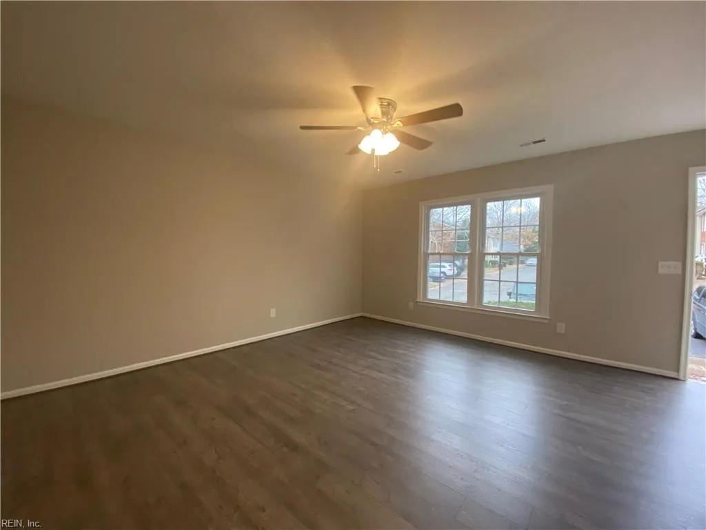2802 Oak Hill DR, WILLIAMSBURG VA 23185 - Photo 4
