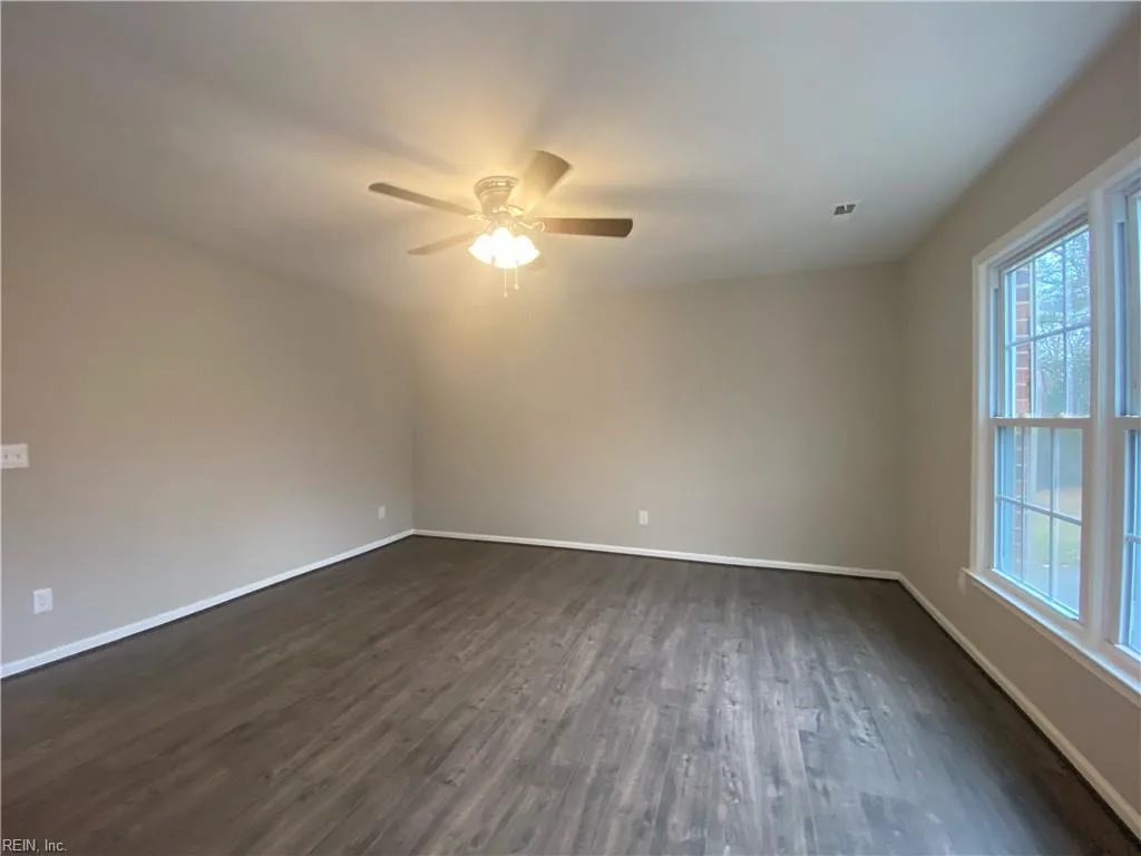2802 Oak Hill DR, WILLIAMSBURG VA 23185 - Photo 5