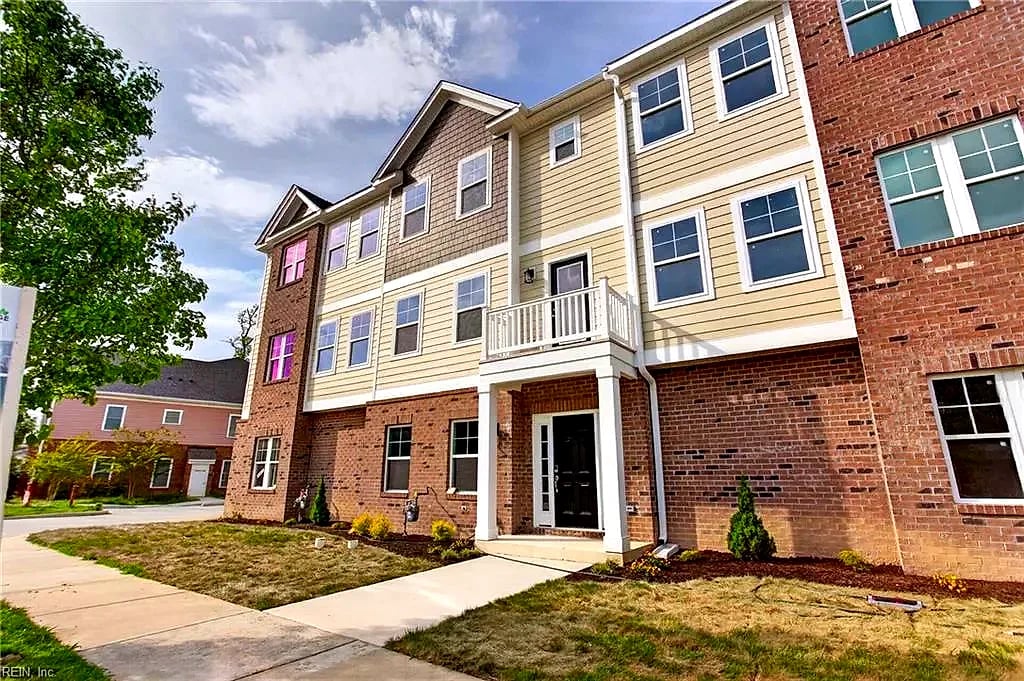 621 COMMONWEALTH BLVD, YORKTOWN VA 23693