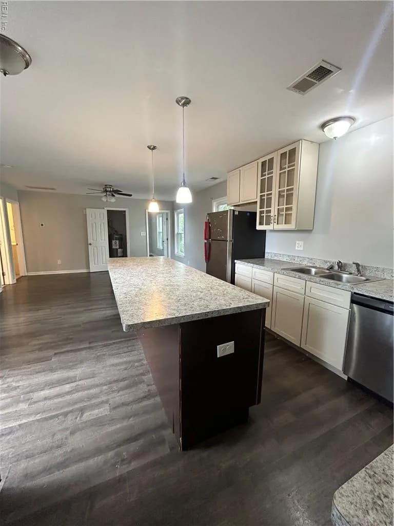 709 E Pembroke AVE #B, HAMPTON VA 23669 - Photo 4