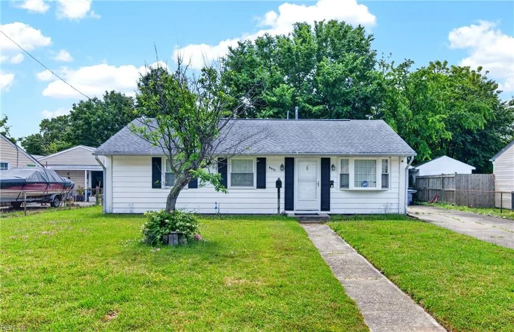2010 Somerville DR, HAMPTON VA 23663 - Main photo