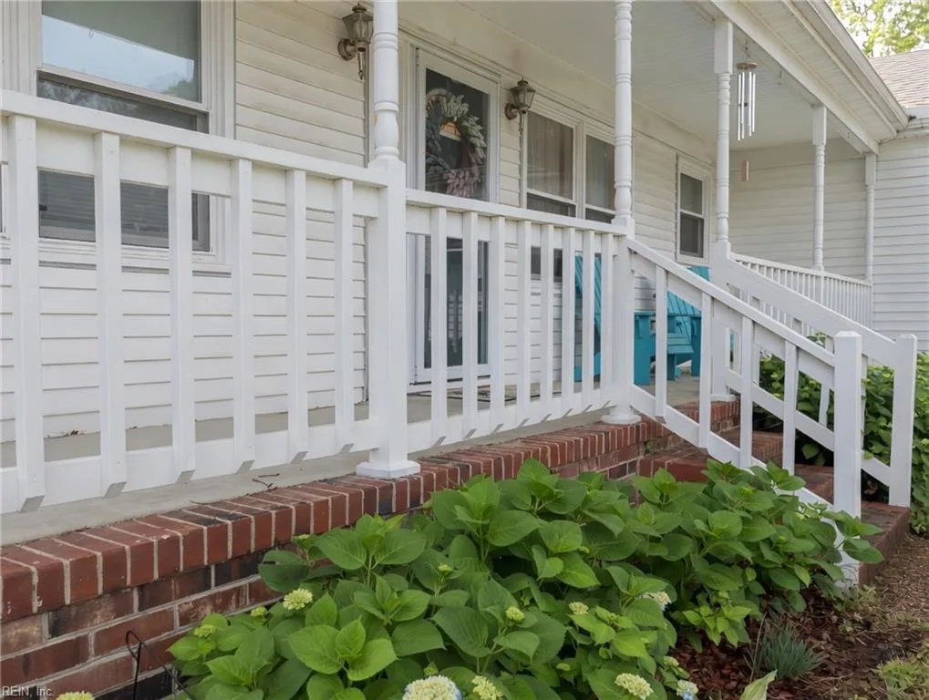 10 Dunn CIR, HAMPTON VA 23666 - Photo 3