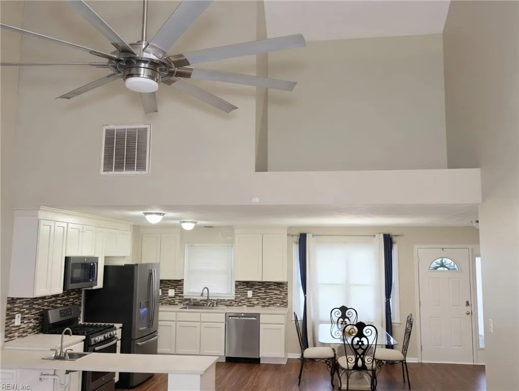 10 Dunn CIR, HAMPTON VA 23666 - Photo 5