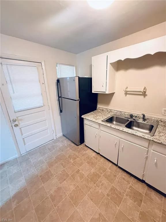 656 49th ST, NEWPORTNEWS VA 23607 - Photo 4