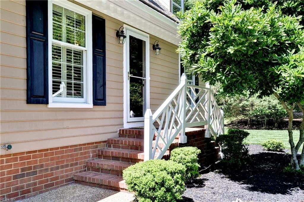 122 James Bray DR, WILLIAMSBURG VA 23188 - Photo 4