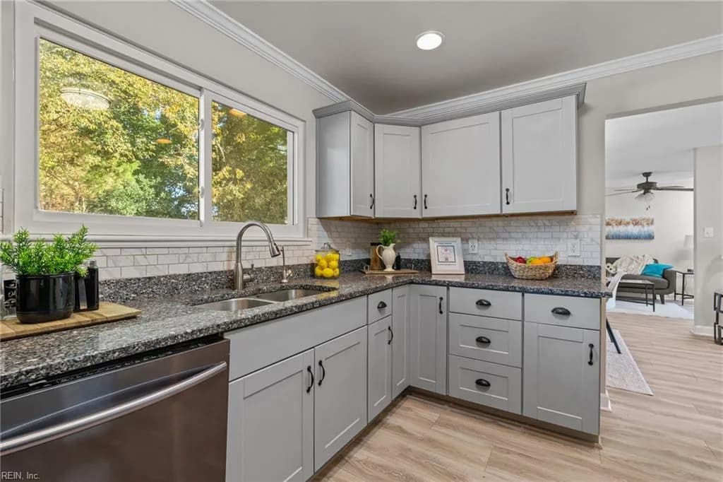 408 Lineberry RD, VIRGINIABEACH VA 23452 - Photo 4