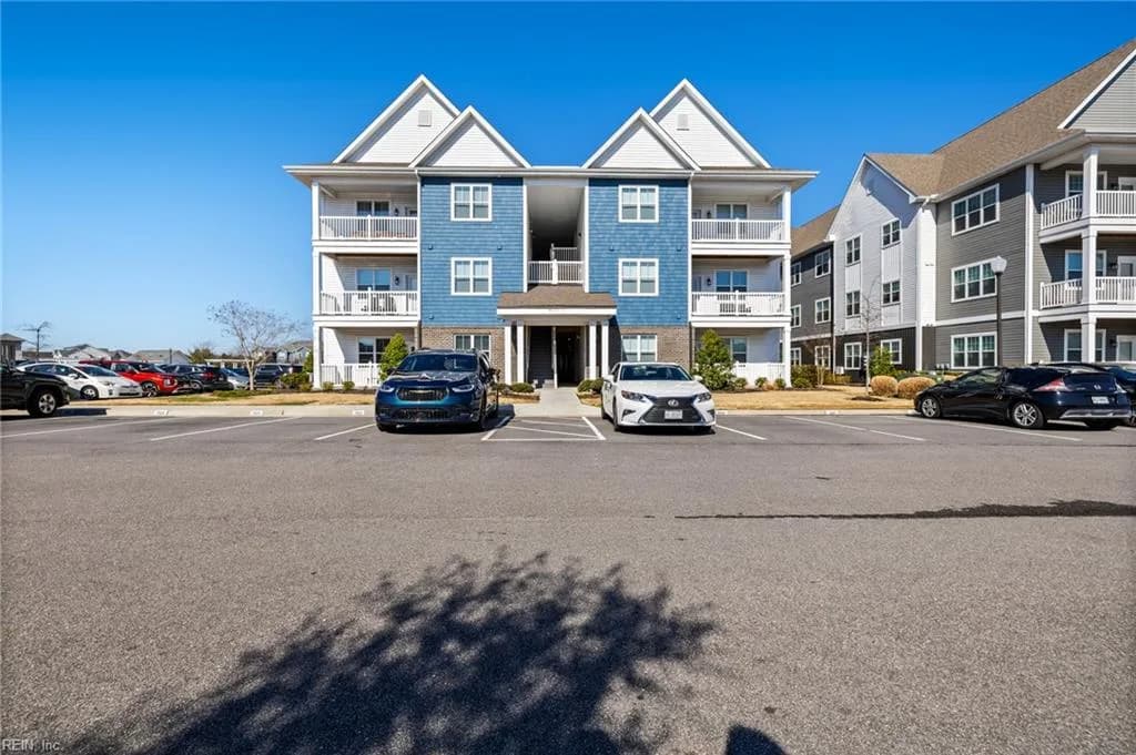 1725 Dromolin DR #105, VIRGINIABEACH VA 23456 - Photo 3