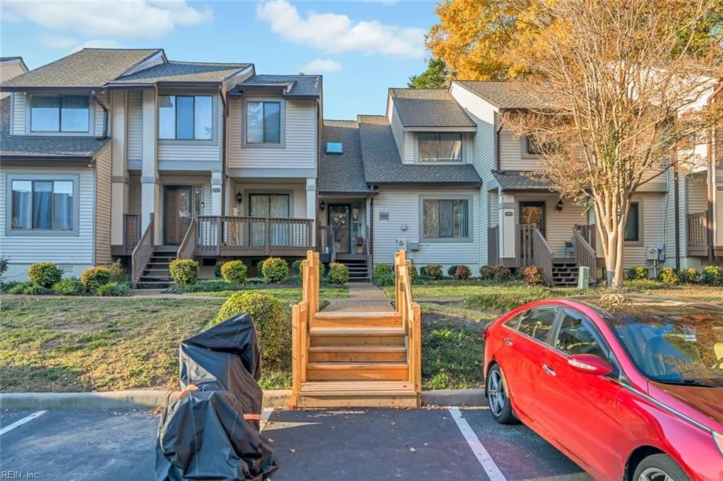 222 Bridgewater DR, NEWPORTNEWS VA 23603 - Photo 2