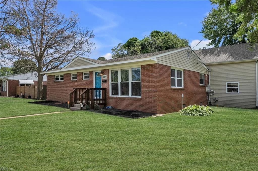 8069 Lynnbrook DR, NORFOLK VA 23518 - Photo 3