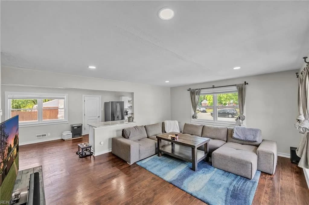 8069 Lynnbrook DR, NORFOLK VA 23518 - Photo 4