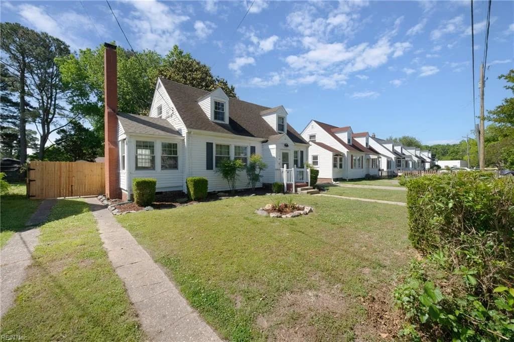 10 E Southampton AVE, HAMPTON VA 23669 - Photo 2