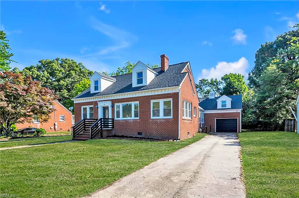 12 McDonald RD, Hampton — 6 bed Residential, 2,875 sqft