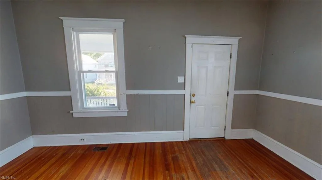 250 Lee ST, HAMPTON VA 23669 - Photo 3