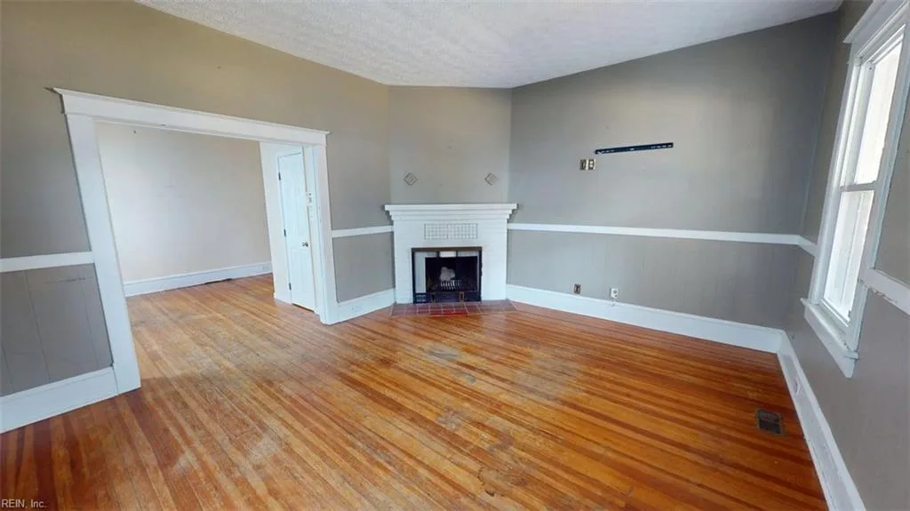 250 Lee ST, HAMPTON VA 23669 - Photo 4