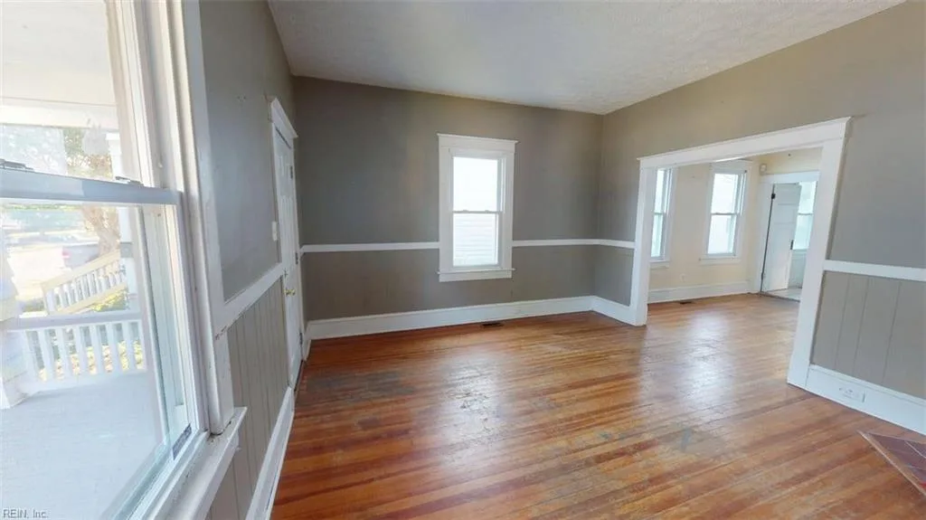 250 Lee ST, HAMPTON VA 23669 - Photo 5