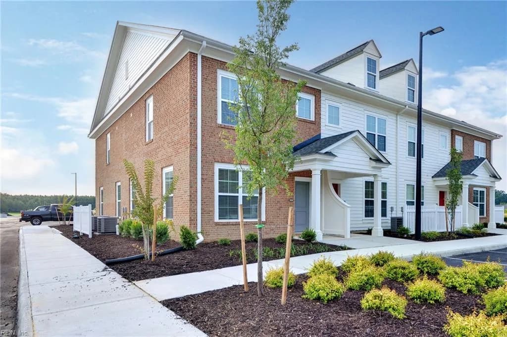 405 Floating BRG, CARROLLTON VA 23314 - Photo 4