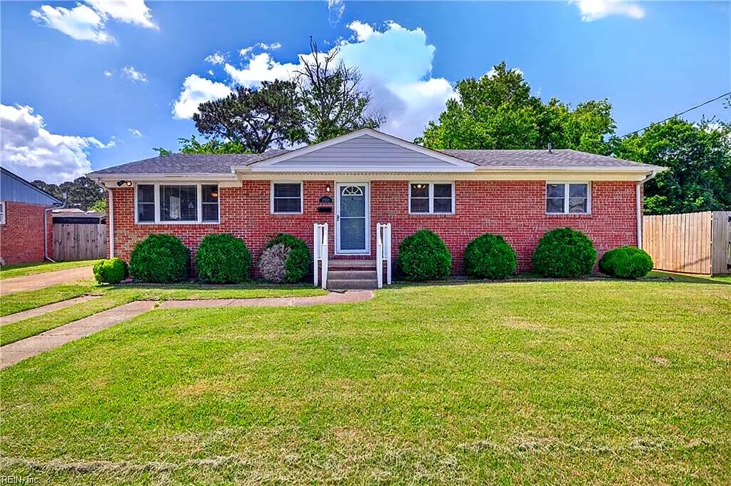 2833 David AVE, NORFOLK VA 23518 - Main photo