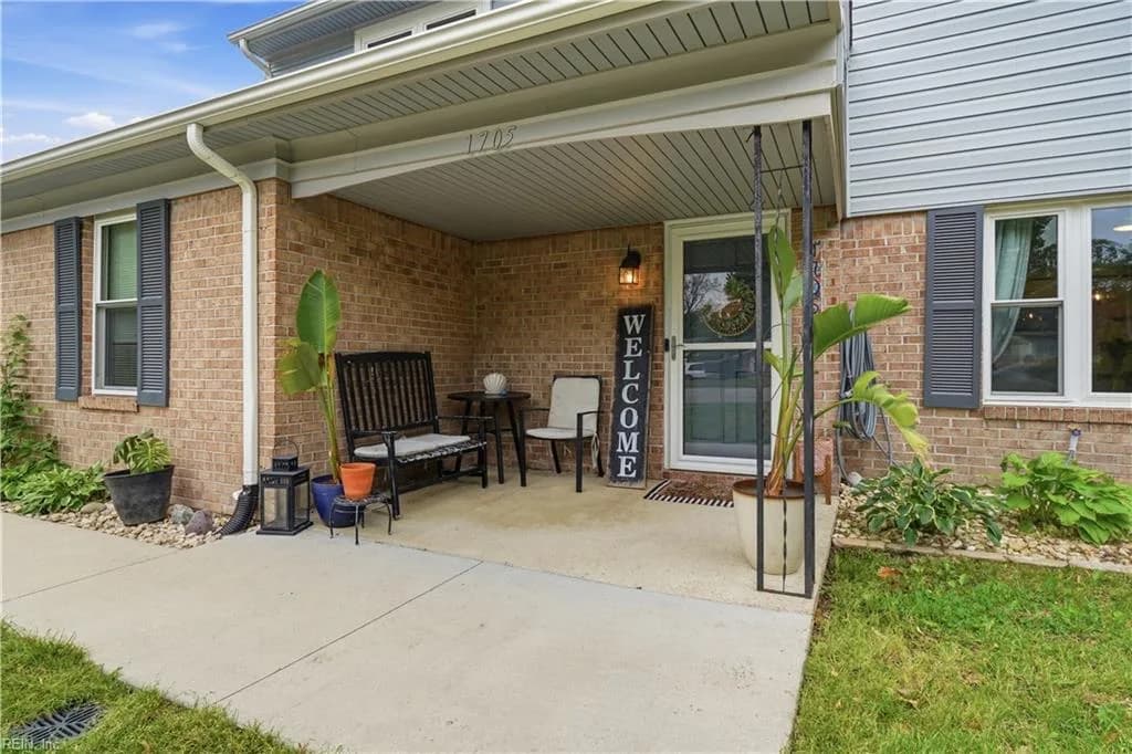 1705 Lolly CIR, VIRGINIABEACH VA 23453 - Photo 3