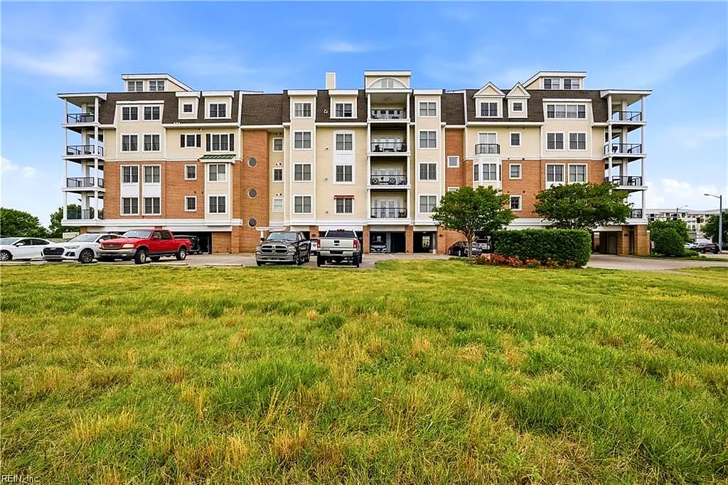 2950 Baltic AVE #502, Virginia Beach — 3 bed Residential, 2,251 sqft