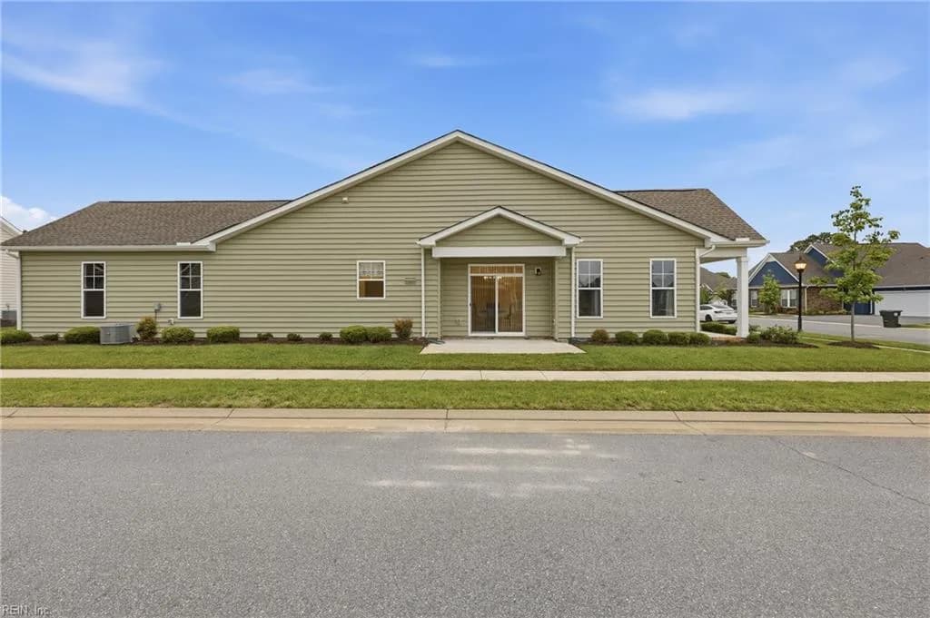 301 Cathedral ST, SMITHFIELD VA 23430 - Photo 4