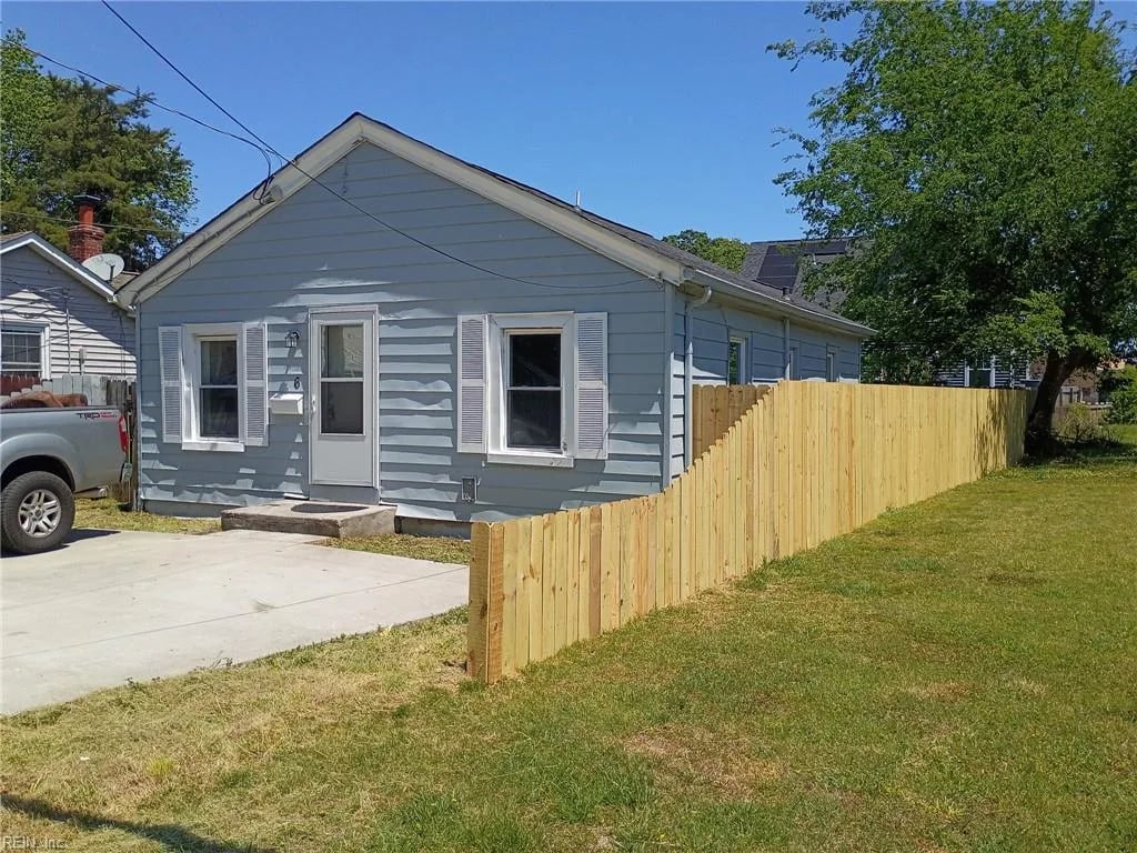 6 Salem ST, HAMPTON VA 23669