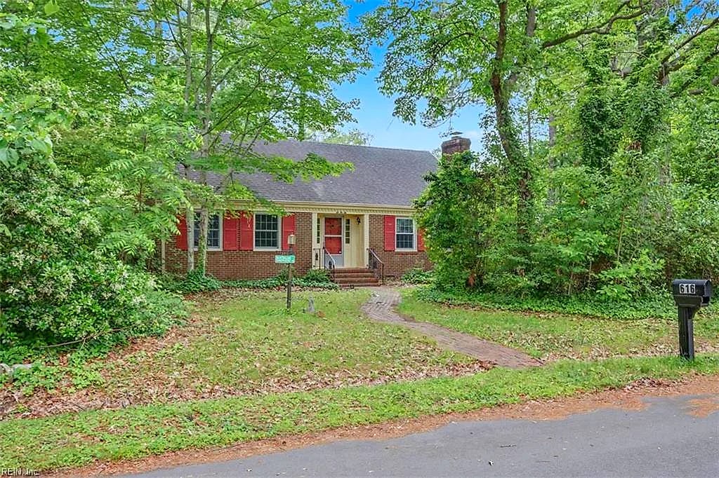 616 E Lynn Shores CIR, Virginia Beach — 3 bed Residential, 2,240 sqft