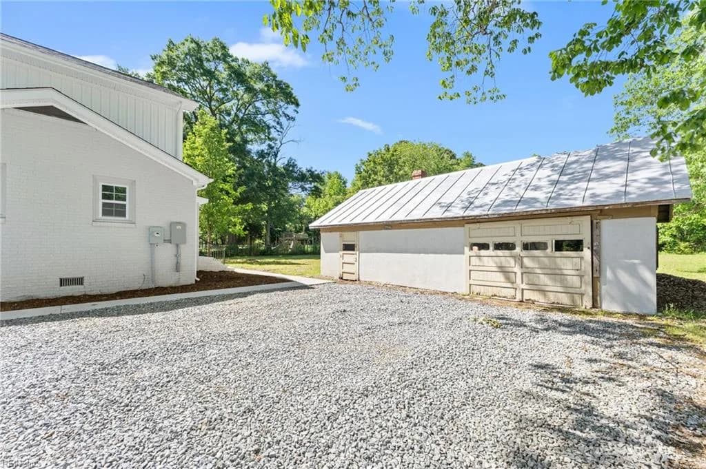 9481 Maryus RD, HAYES VA 23072 - Photo 3