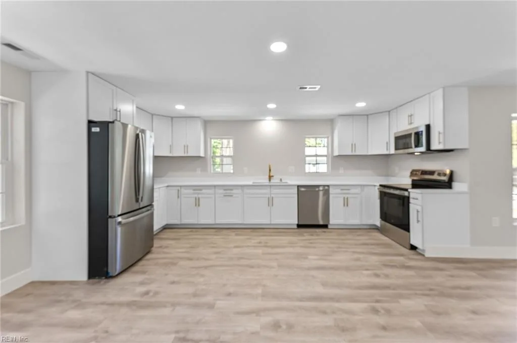 9481 Maryus RD, HAYES VA 23072 - Photo 4